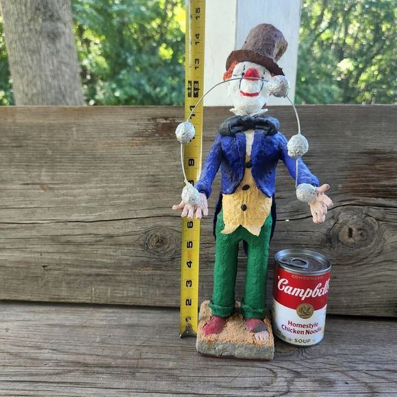 VINTAGE Paper mache Clown Juggler 15" Circus Sculpture, Artist Signed O'Neil - Picture 9 of 10